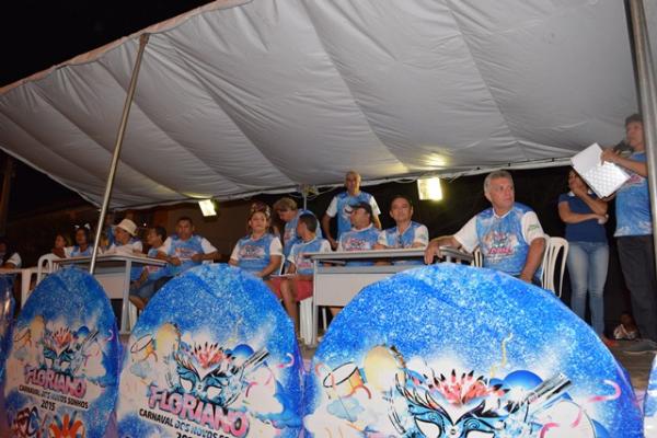 Escolas de Samba encerram com desfile o Carnaval dos Novos Sonhos de Floriano.(Imagem:Waldemir Miranda)