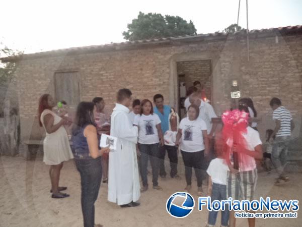 Procissão marca encerramento do festejo de Santa Teresinha na zona rural de Floriano.(Imagem:FlorianoNews)