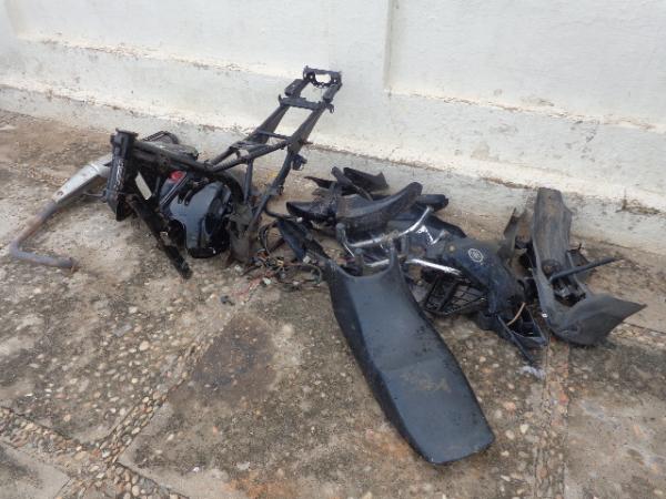PM encontra peças de motos abandonadas no aterro sanitário de Floriano.(Imagem:FlorianoNews)