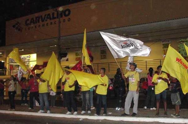 Militantes do PSB fazem banderaço(Imagem:180 graus)