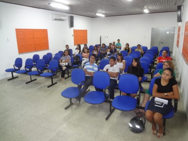 Reunião com calouros do Festival Estudantil 2012.(Imagem:FlorianoNews)