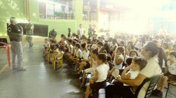 Escola Pequeno Príncipe promove palestra em homenagem ao Dia do Soldado.(Imagem:FlorianoNews)