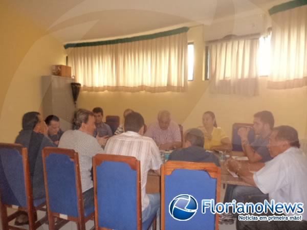 Reunião debateu tramitação do Projeto de Reforma Administrativa da Prefeitura.(Imagem:FlorianoNews)