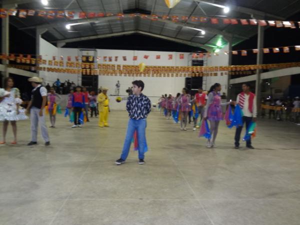 Repórter Amarelinho realizou abertura do Festival de Quadrilhas de Floriano.(Imagem:FlorianoNews)