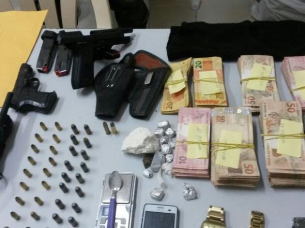 Uma parte do dinheiro foi apreendido pela polícia de Floriano.(Imagem:Divulgação/Polícia Militar)