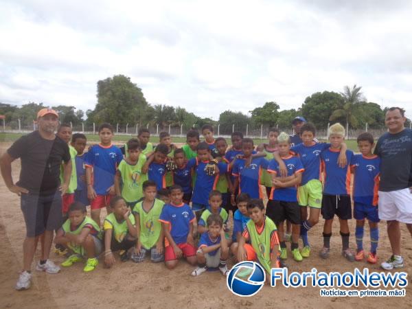 Escolinha do Jó promoveu domingo esportivo em Nazaré do Piauí.(Imagem:FlorianoNews)