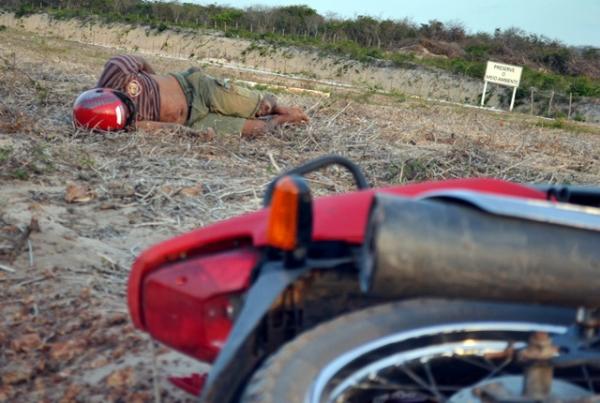 Homem é encontrado desacordado após sofrer acidente de motocicleta.(Imagem:180graus)