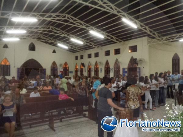 Missa marca aniversário de Paróquia e Ordenação Sacerdotal do Padre Aristides.(Imagem:FlorianoNews)