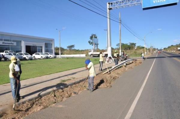 Equipes da Secretaria de Infraestrutura avançam nos trabalhos de limpeza em Floriano.(Imagem:SECOM)