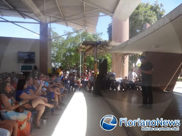 Amauri Jucá se apresentou na segunda edição do Projeto SESC Riso em Floriano.(Imagem:FlorianoNews)