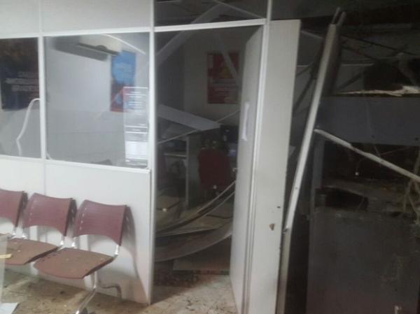 Posto bancário ficou destruído após explosões em Monsenhor Gil.(Imagem:Divulgação/Polícia Militar)