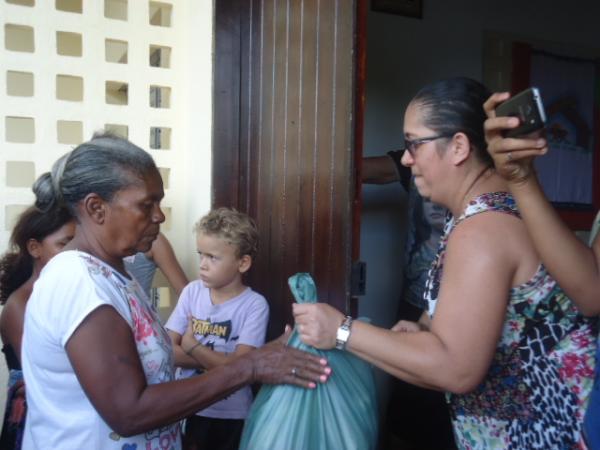 Em véspera do Natal Igreja realiza ação solidária para famílias carentes.(Imagem:FlorianoNews)