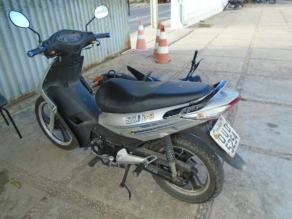 PM recupera motocicleta roubada no bairro Pau Ferrado.(Imagem:FlorianoNews)