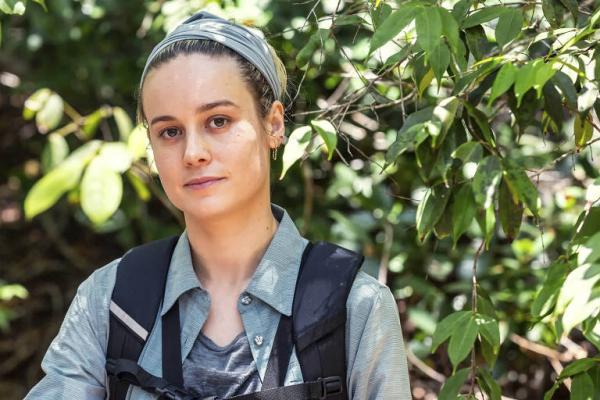 Brie Larson enfrentou manguezais em episódio de Celebridades À Prova de Tudo(Imagem:Divulgação)