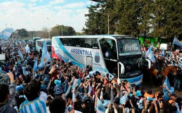 Argentinos são recebidos pela presidente na volta para casa.(Imagem:Divulgação)