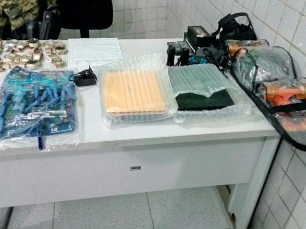 Preso estava com 37 relógios e vários outros materiais.(Imagem:Divulgação/ Polícia Militar)