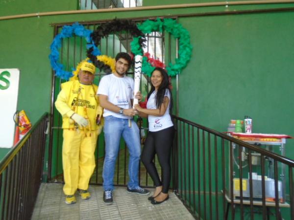 Alunos da Escola Pequeno Príncipe recebem visita da tocha olímpica.(Imagem:FlorianoNews)