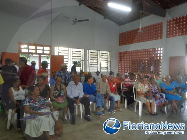 Pais da terceira idade receberam homenagem do CRAS II pela passagem do seu dia.(Imagem:FlorianoNews)