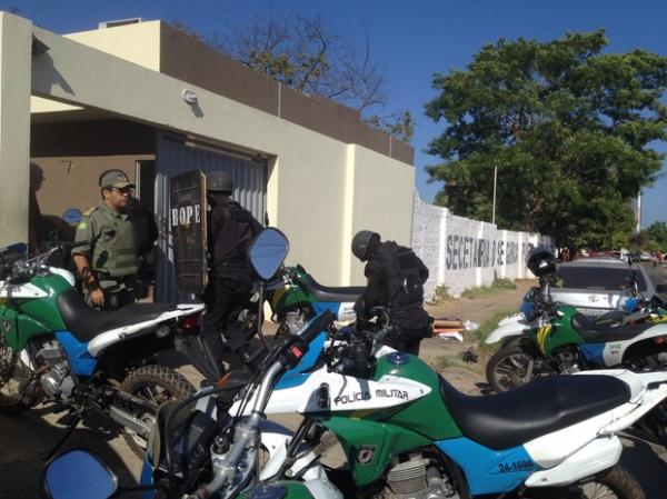 Suspeitos presos foram conduzidos para a Central de Flagrantes de Teresina.(Imagem:Juliana Barros/ G1)