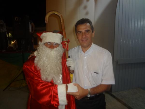 Prefeito Gilberto Júnior deseja Feliz Natal a população florianense.(Imagem:FlorianoNews)