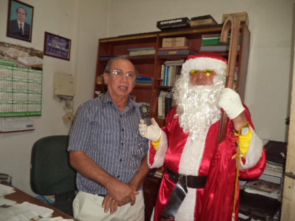 Papai Noel visita comércio e dá largada ao Natal em Floriano.(Imagem:FlorianoNews)