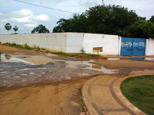 Vazamento no balão da Rua Sete de Setembro já dura mais de 6 meses.(Imagem:Divulgação)