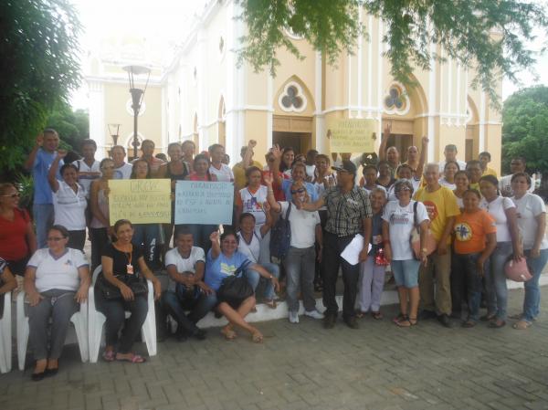 Servidores municipais reivindicam salário atrasado em Floriano.(Imagem:FlorianoNews)