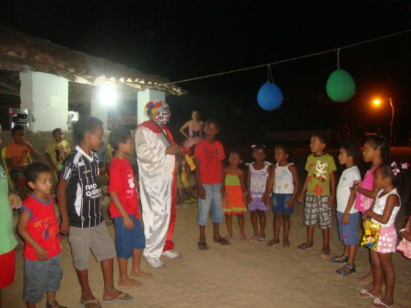 Palhaço Carrapeta faz a alegria da criançada. (Imagem:FlorianoNews)