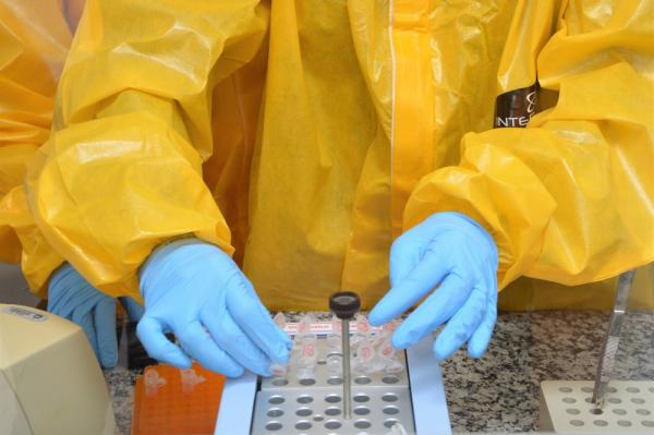 Laboratório Central de Saúde Pública (Lacen) realiza testes da Covid-19, causada pelo coronavírus.(Imagem:Carla Cleto/Ascom)