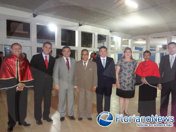 Prefeito Gilberto Júnior prestigiou diplomação da turma de Direito da FAESF.(Imagem:FlorianoNews)
