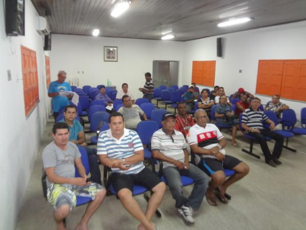 Representantes de blocos e escolas de samba discutem carnaval 2013.(Imagem:FlorianoNews)