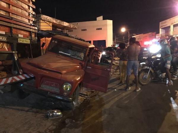 Colisão entre dois veículos deixa um feirante morto no Centro de Floriano(Imagem:FlorianoNews)