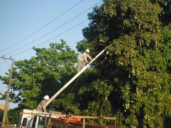 Com desligamento de energia Eletrobras realiza manutenção em Floriano.(Imagem:FlorianoNews)