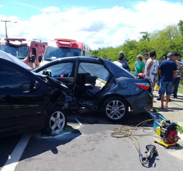 Carros envolvidos na colisão(Imagem:Divulgação)