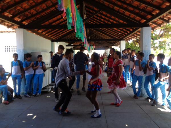 Lindolfo Uchoa comemora semana do folclore com apresentações culturais.(Imagem:FlorianoNews)