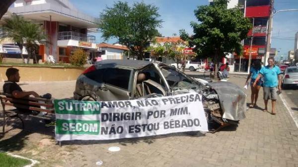 Exposição de veículos batidos busca conscientizar condutores em Floriano.(Imagem:FlorianoNews)