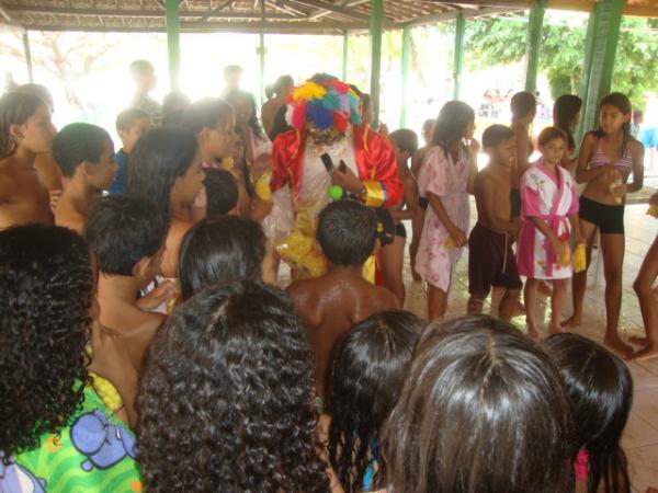 Fazendo a animação da turma jovem no Clube(Imagem:redação)