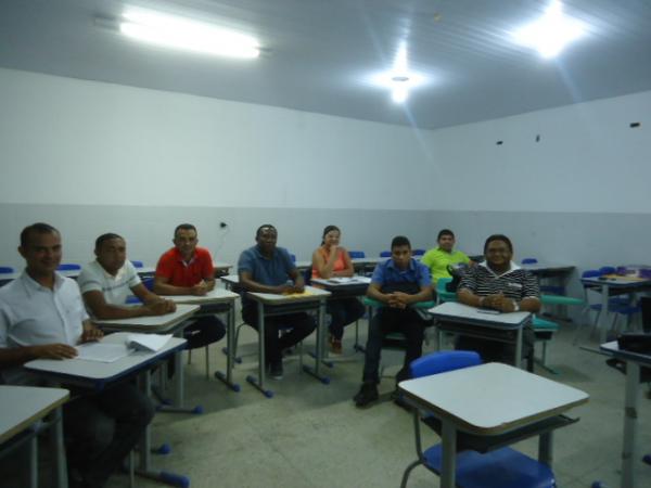 Professores participam de encontro sobre Base Nacional Curricular Comum.(Imagem:FlorianoNews)