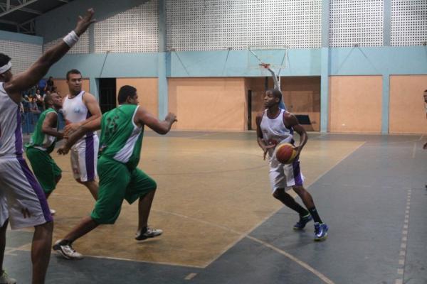 Kassius Clay, armador do Kosmos Sporting Club na decisão do Piauiense de Basquete 2014.(Imagem:Ramiro Pena/GLOBOESPORTE.COM)