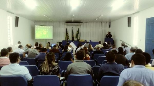 Floriano sedia II Encontro Nacional de Legislativos no Piauí.(Imagem:FlorianoNews)