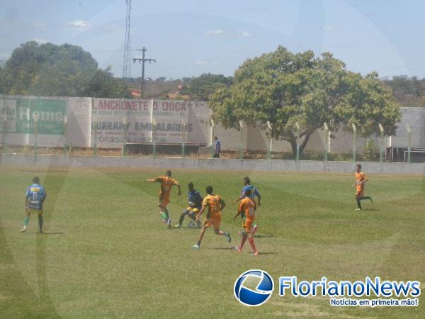 Olheiro do Bahia faz avaliação de jovens atletas florianenses.(Imagem:FlorianoNews)