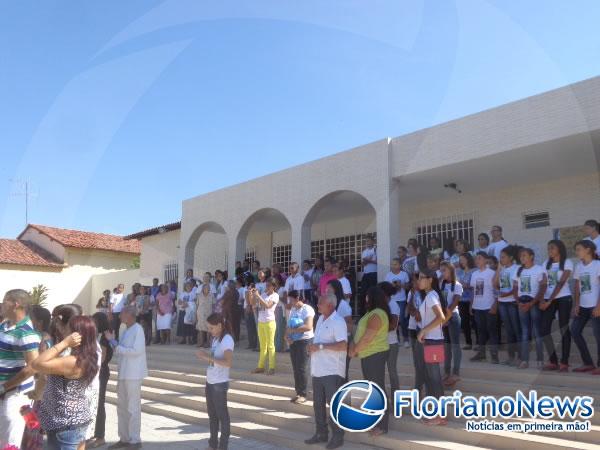 Bispo diocesano dá benção a Praça do Mosteiro e a imagem de Santa Beatriz.(Imagem:FlorianoNews)