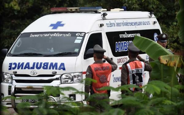 Ambulância na área da caverna de Tham Luang.(Imagem:Ye Aung Thu / AFP Photo)