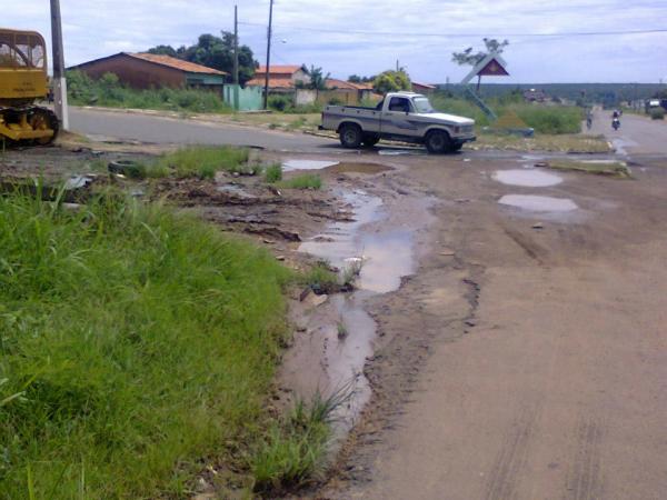 Moradora denuncia situação precária do bairro Sambaíba Nova.(Imagem:Maria da Guia Pereira)