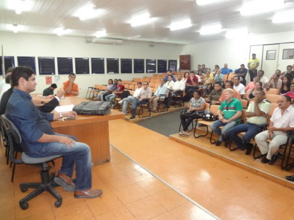 Procuradoria do município discute medida judiciária com donos de Trailers em locais públicos.(Imagem:FlorianoNews)
