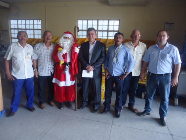 Mais de 400 crianças beneficiadas pela campanha Papai Noel dos Correios.(Imagem:FlorianoNews)