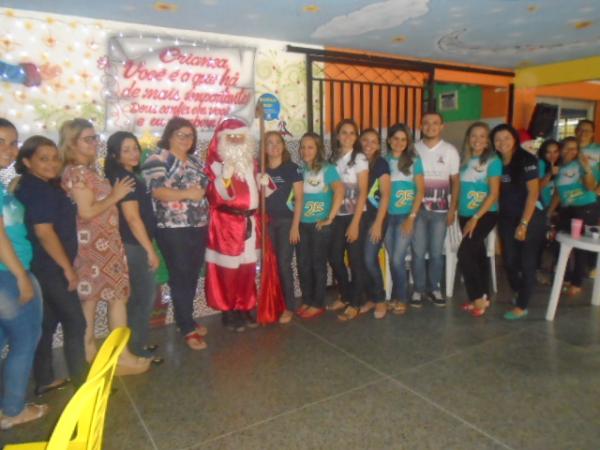 Escola Pequeno Príncipe inicia recesso natalino com a presença do Papai Noel.(Imagem:FlorianoNews)