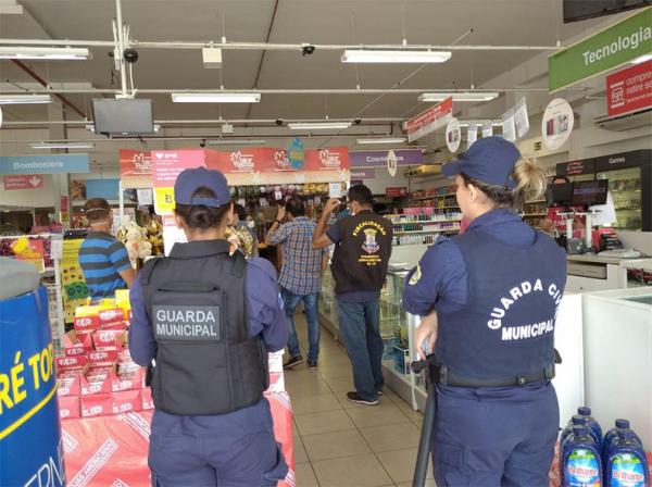Guarda Municipal interdita 3 filiais de grande loja de departamentos em Teresina.(Imagem:Guarda Municipal)