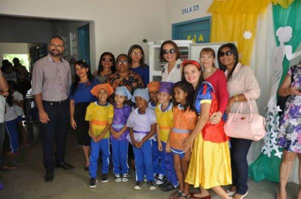 Escolas de Floriano recebem geladeiras literárias do projeto Fome de Leitura.(Imagem:SECOM)