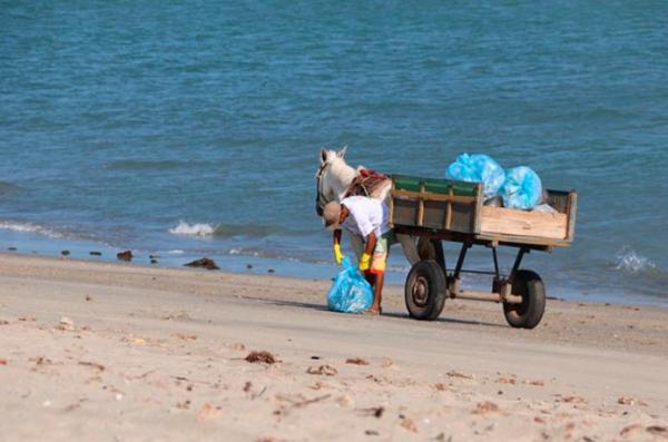 Ação Mares Limpos mobilizam turistas e moradores a não sujarem praias no Piauí.(Imagem:Yala Sena)